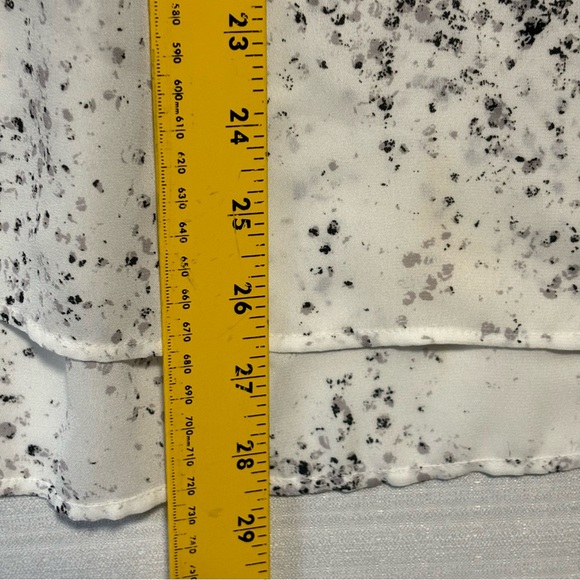 ana Lg Top 3/4 sleeves black white split 1/4 open front geometric print LIKE NEW - Picture 10 of 10